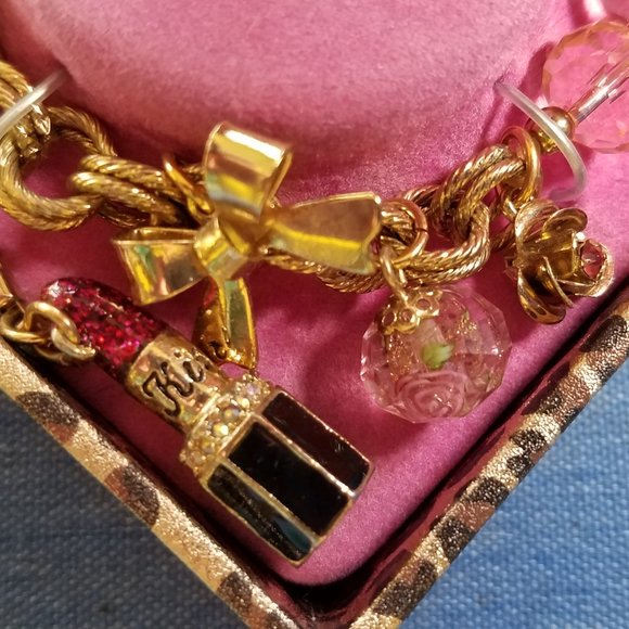 💄💋Betsey Johnson RARE & HARD TO FIND Lipstick Charm Bracelet - NWT&B💋💄 - Picture 6 of 15